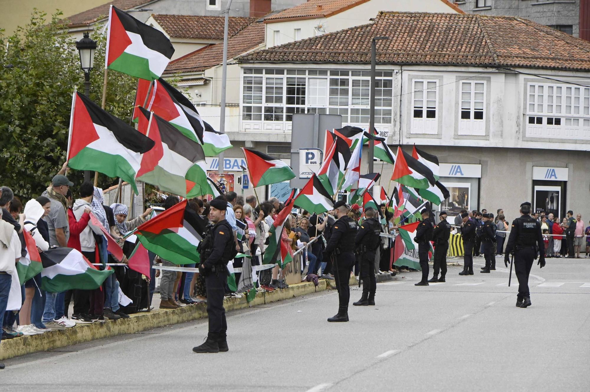 Concentraciones contra el equipo de Israel por el genocidio en Gaza durante el paso de La Vuelta por Pontevedra