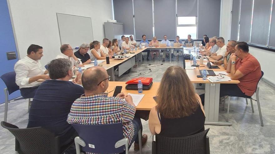 La Consejería de Salud mantiene a 912 sanitarios en puestos de difícil cobertura ante la falta de especialistas