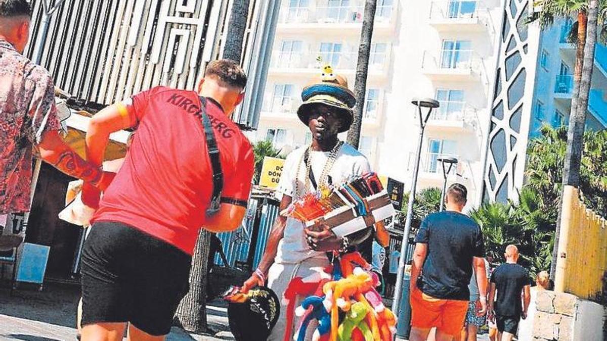 'Mallorca ist nicht Malle. Postals invisibles d'un paisatge compartit', de Margarito de la Guetto, comissariada per Sofia Moisés a Cube Experimental Art Space