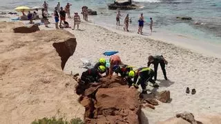 Muere una bebé de dos meses por un desprendimiento de rocas en una playa de Formentera
