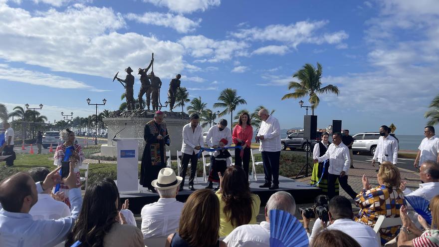 Panamá rinde homenaje a los miles de gallegos que participaron en la construcción de su canal con el levantamiento de un monumento