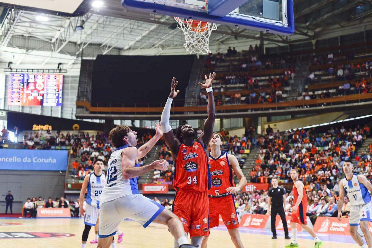 El equipo coruñés cerró la temporada en casa con una solvente victoria