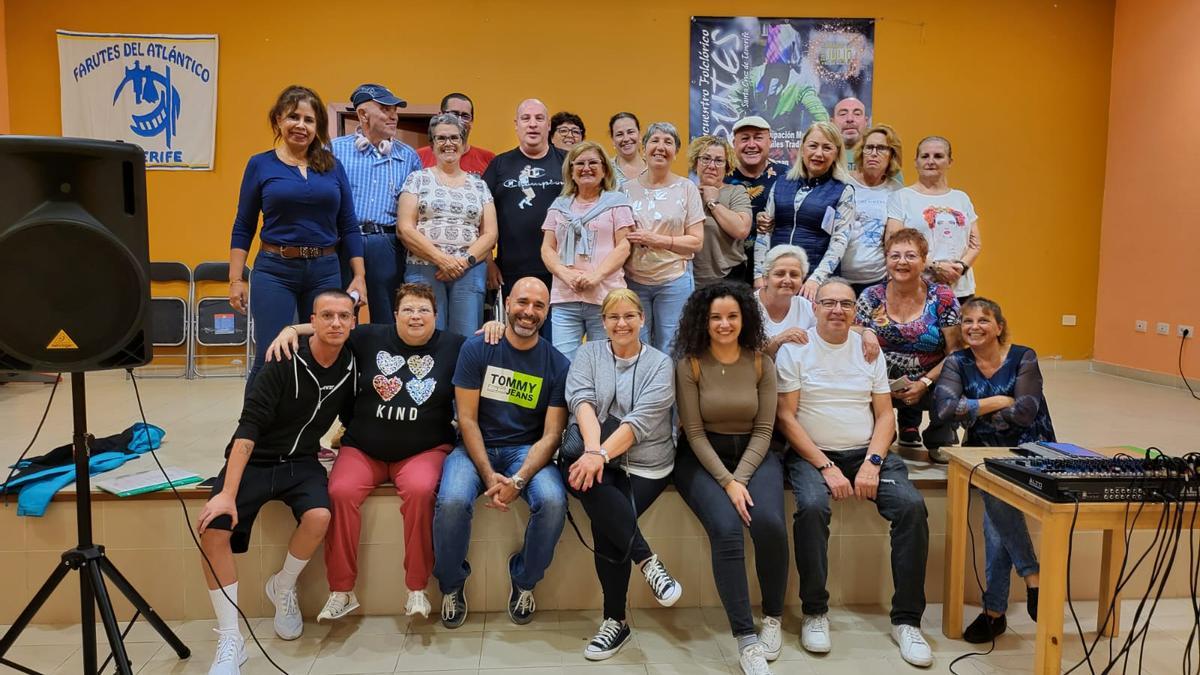 El equipo de dirección artística, en la agrupación musical Cantares Luz de Luna.