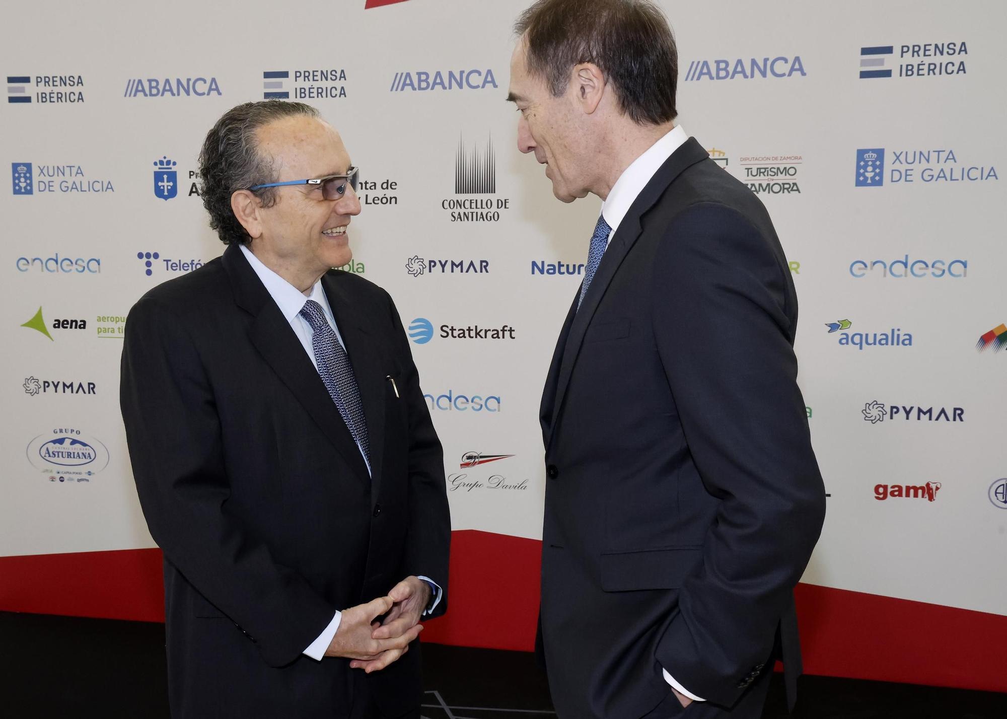 El poder político y empresarial se cita en Santiago