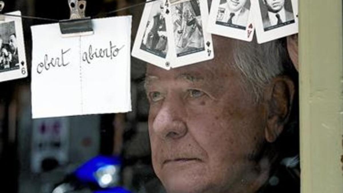 33 Francisco González Ledesma, en la librería Negra y Criminal.