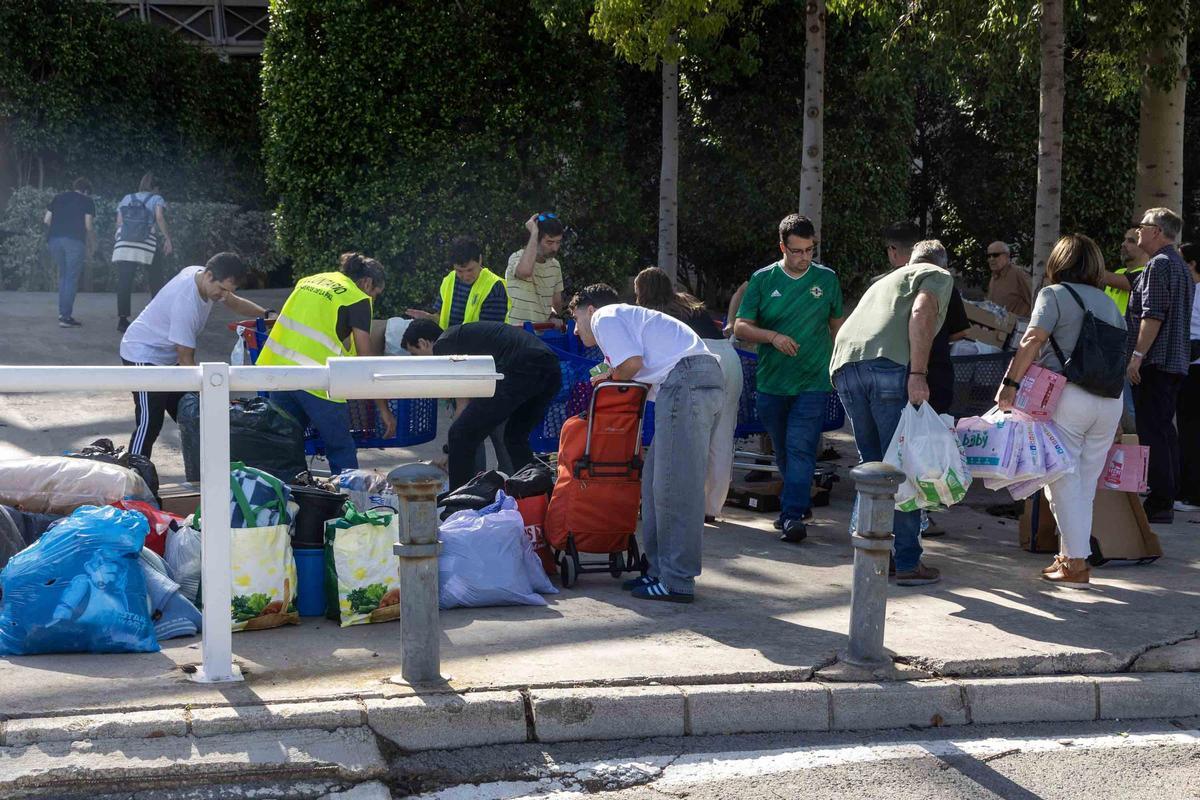 El empuje solidario en Alicante llena el Centro de Tecnificación con ayuda para los afectados por la DANA en Valencia