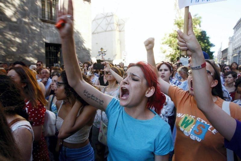 Manifestación contra la puesta en libertad de La Manada en Zaragoza