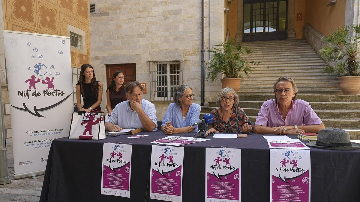 Durant la roda de premsa de l'acte de la 33a edició de Nit de Poetes 2026