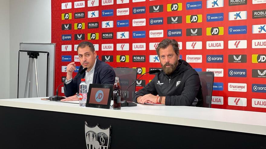 Quique Flores: &quot;Los mejores tienen que estar sobre el campo&quot;