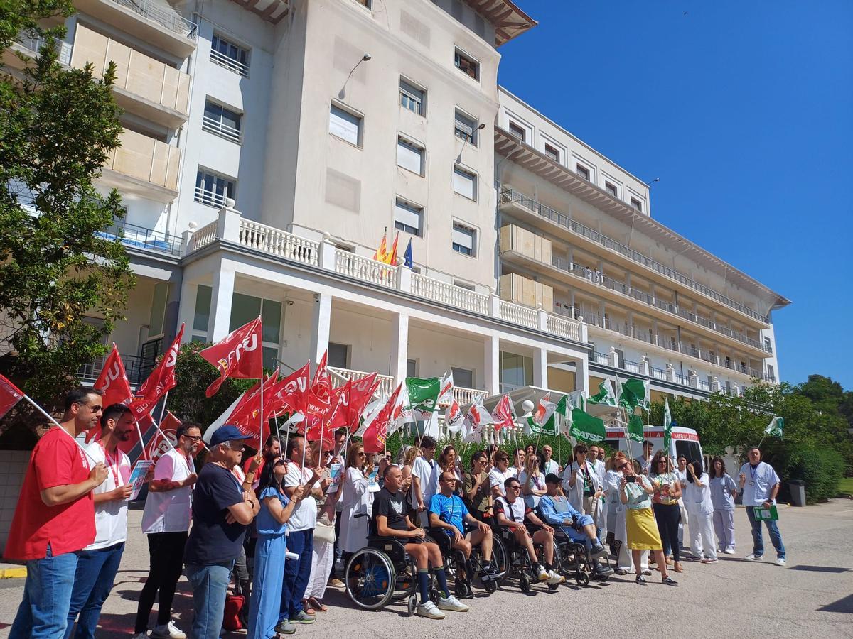 Protesta de personal por el cierre del Doctor Moliner.