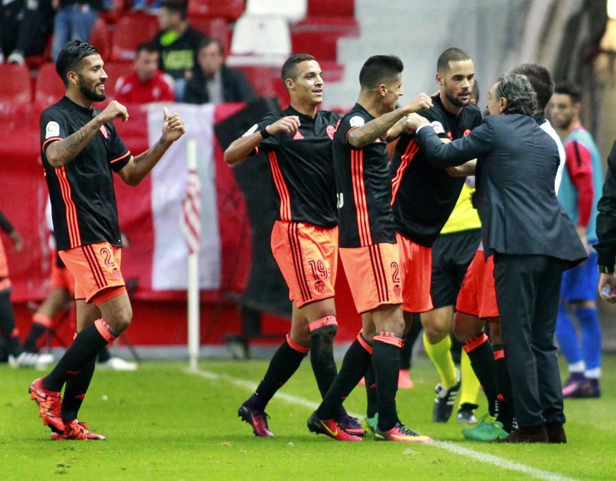 El partido entre el Sporting y el Valencia, en imágenes