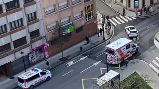 Detenido un conductor tras arrollar a un motorista en la avenida de la Costa en Gijón