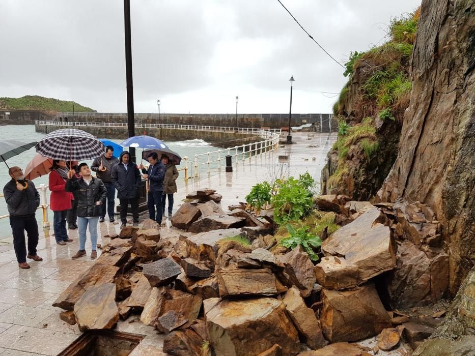 Lastra visita Cudillero para evaluar los daños causados por la borrasca "Hugo"