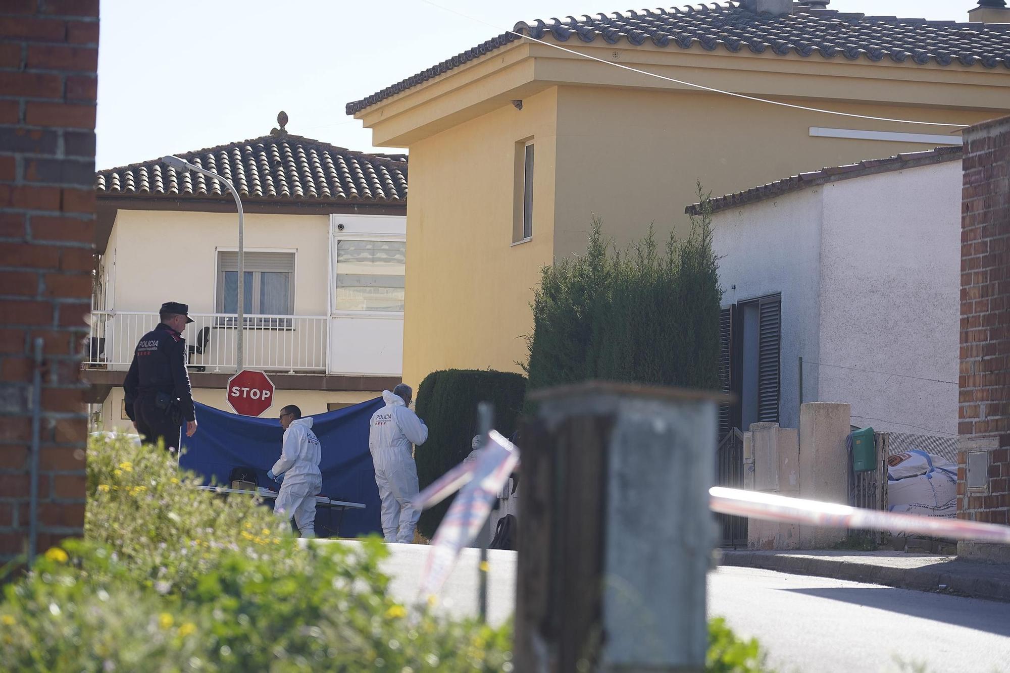 Troben un nen assassinat i la mare apunyalada en un pis de Bellcaire