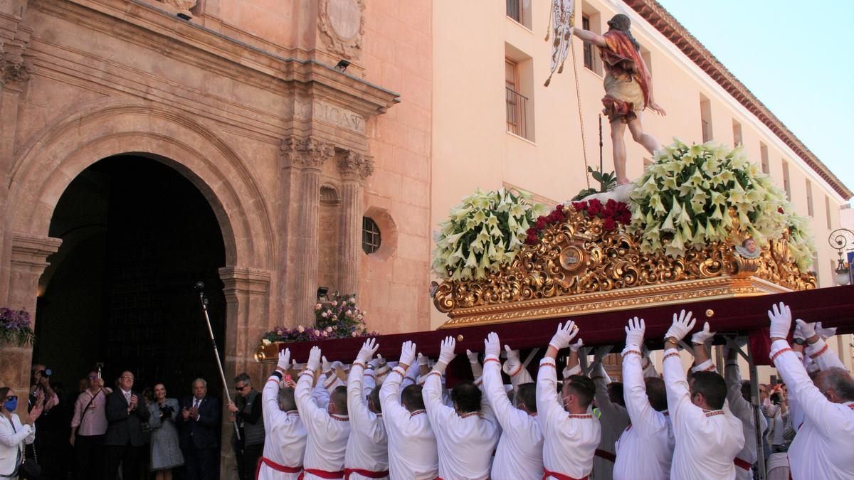 El ‘Palero’ a las puertas de la iglesia de San Francisco en el encuentro con la Virgen de los Dolores del Paso Azul.