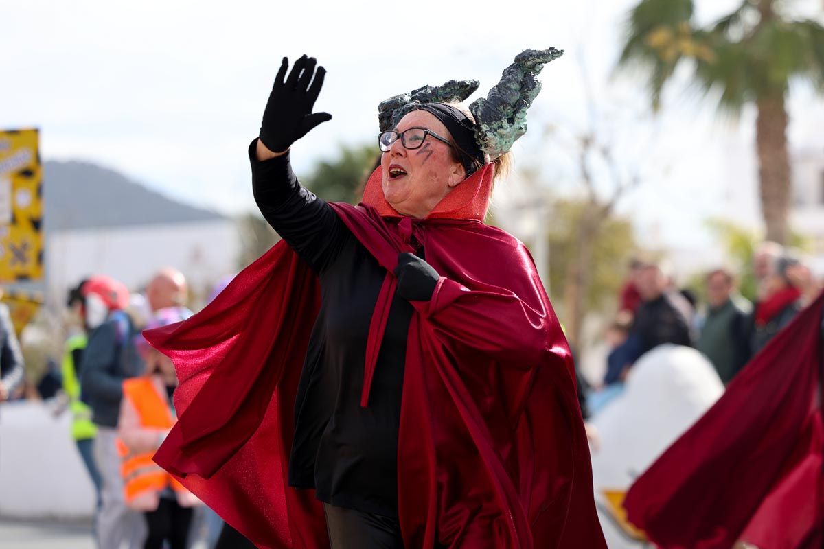 Todas las imágenes de la rúa de carnaval de Sant Josep