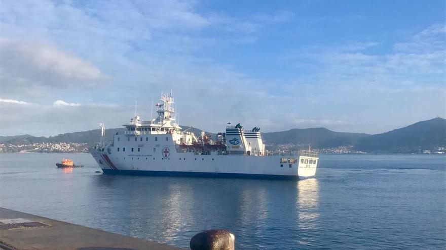 El buque hospital &quot;Juan de la Cosa&quot; esta mañana llegando a Vigo. // A. O.