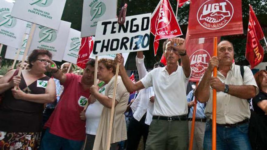 Protesta de los trabajadores de CAM el pasado lunes.