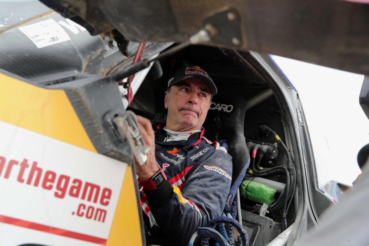 PR01. ICA (PERÚ), 13/01/2019.- La español Carlos Sainz llega al punto de control de tiempos hoy, tras culminar la octava etapa del Rally Dakar 2019, entre San Juan de Marcona y Pisco (Perú) . EFE/Ernesto Arias