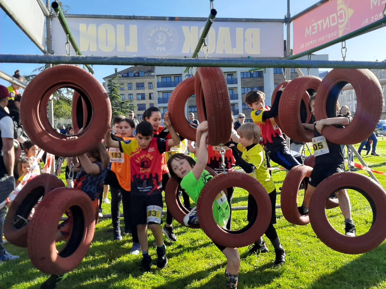 La Llanera Race, en imágenes: así ha sido la multitudinaria carrera de obstáculos