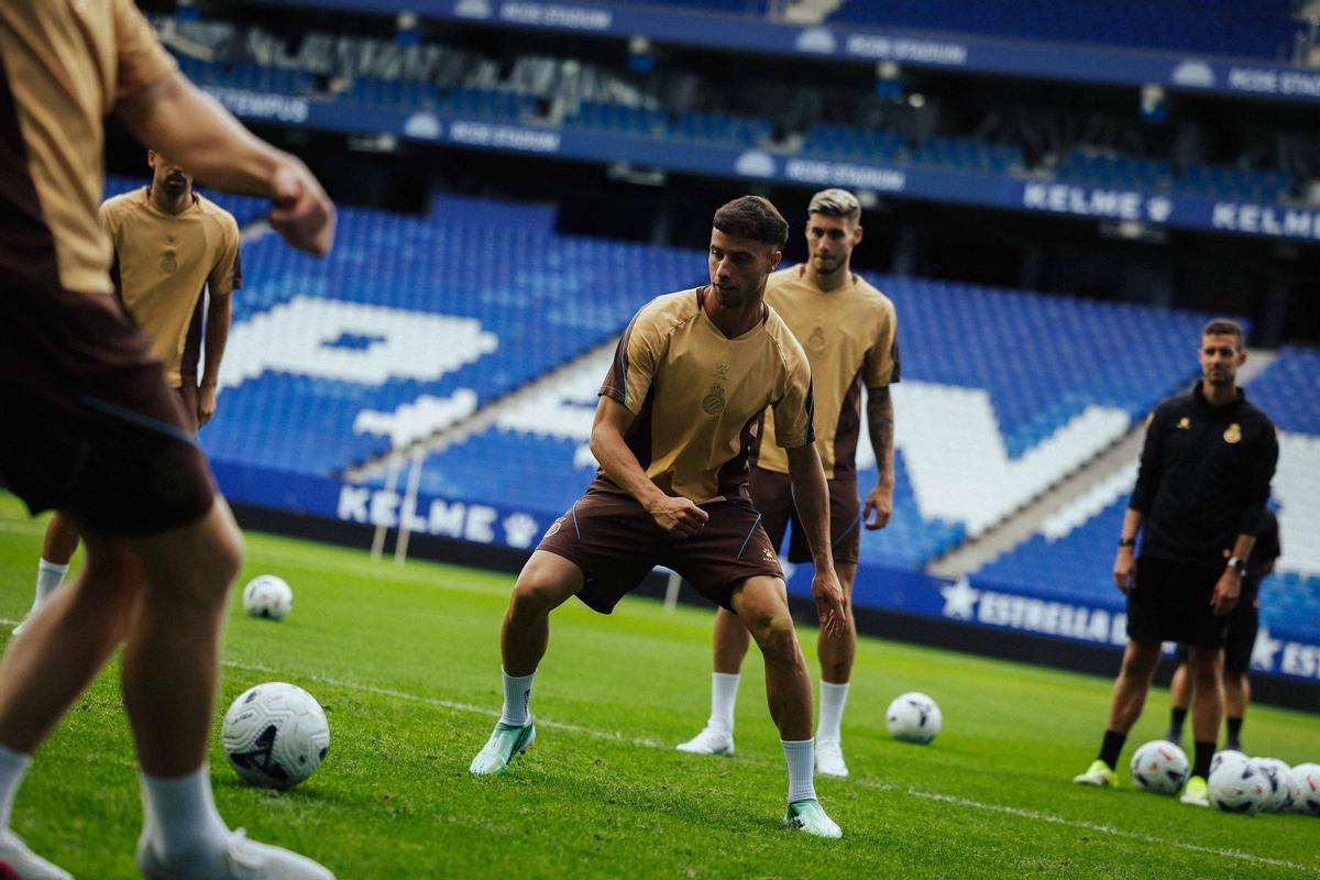 Javi Puado, en el último entrenamiento del Espanyol antes de medirse al Málaga