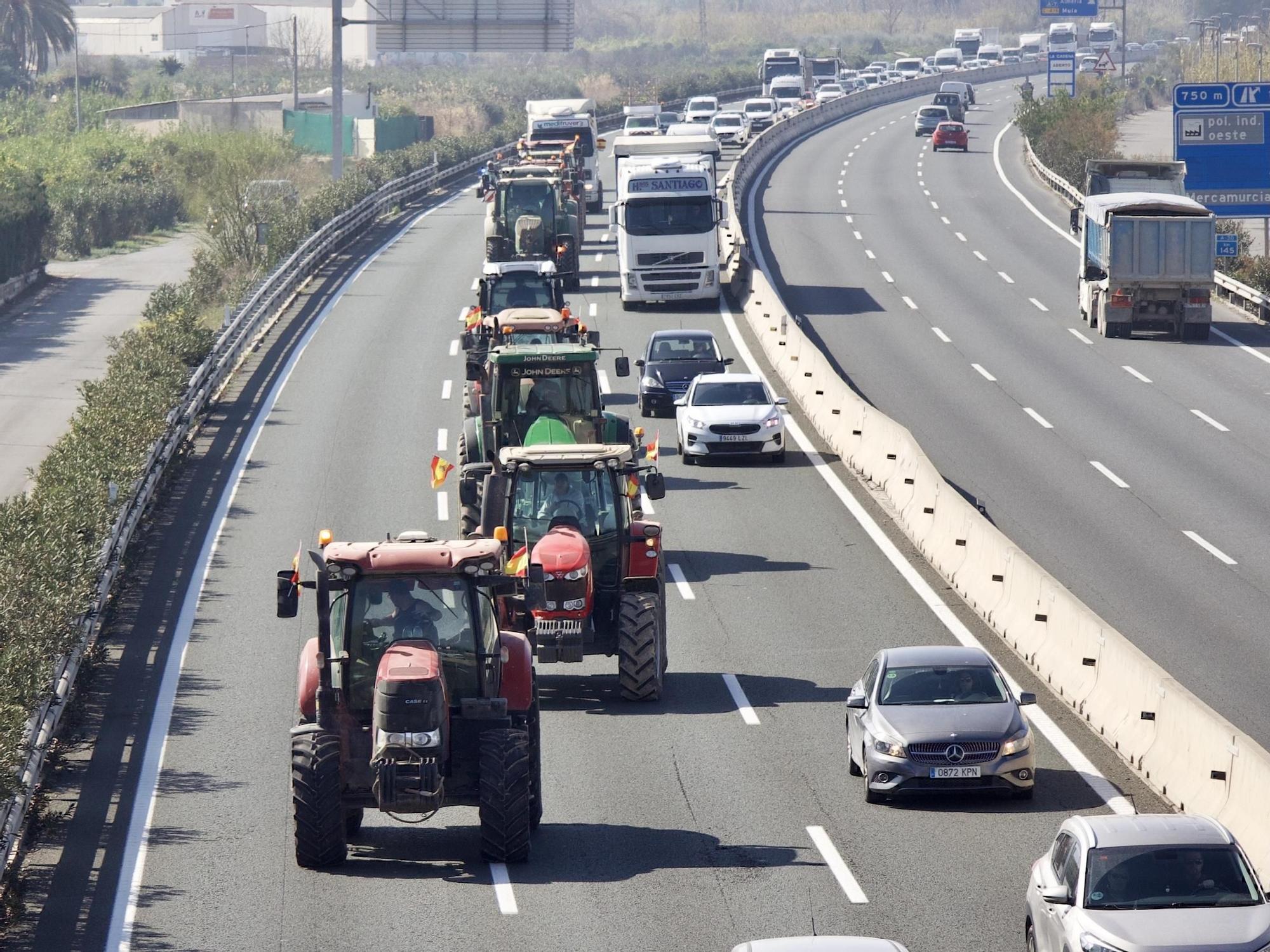 FOTOS: Los agricultores colapsan Murcia el 21F para protestar por la situación del campo