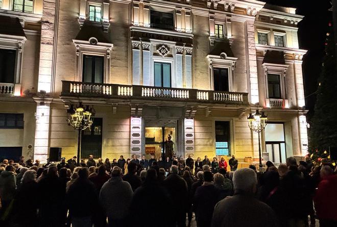 Minuto de silencio para condenar el feminicidio de una vecina de LHospitalet en noviembre de 2025