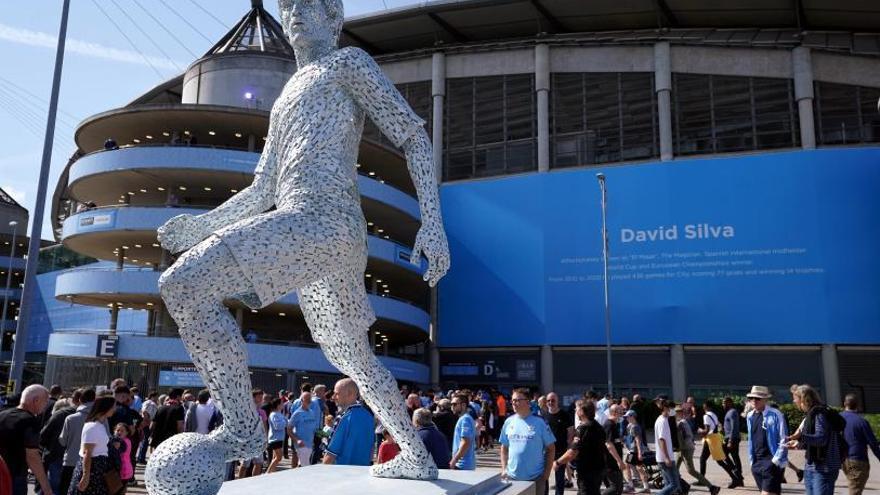 Estatua de David Silva en el Etihad Stadium. | EFE