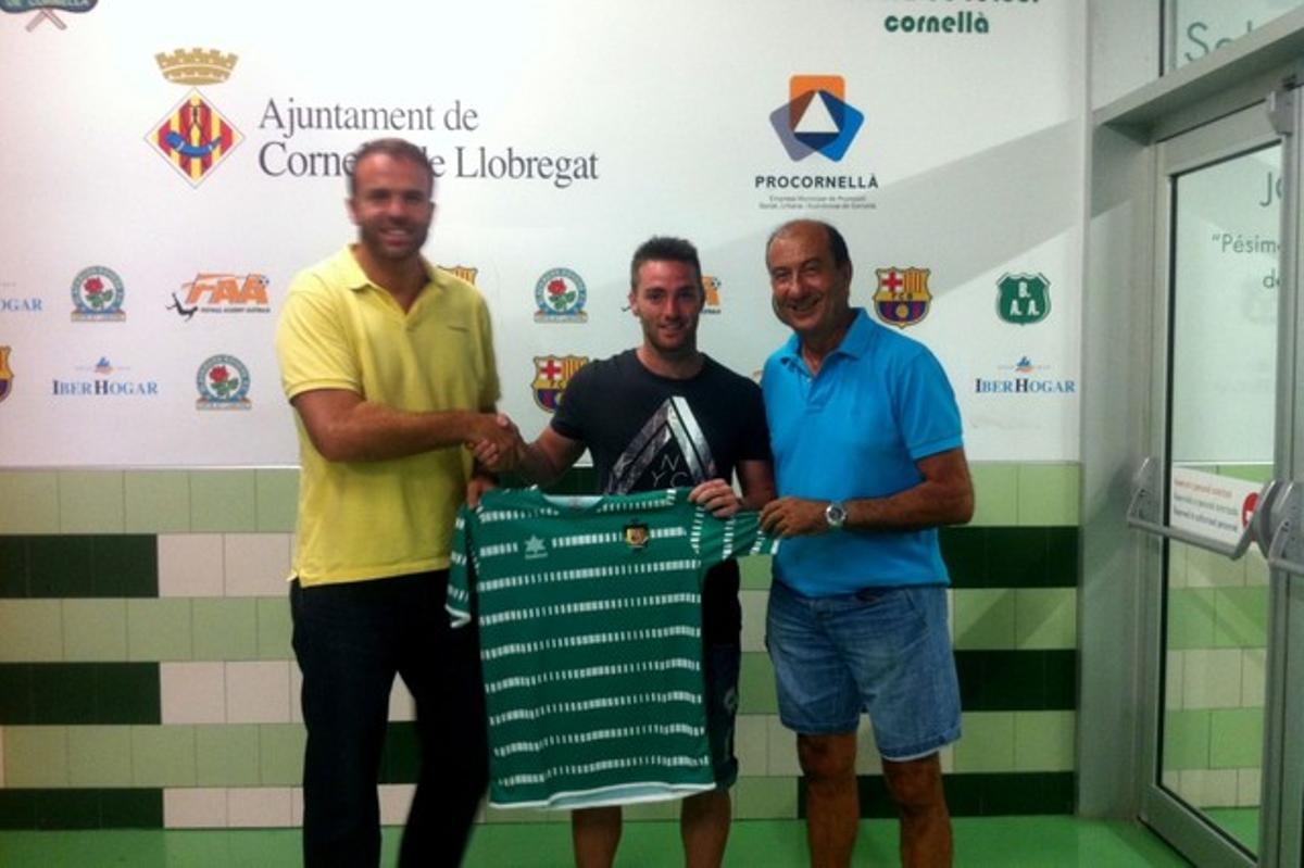 Presentació del centrecampista Joaquín García com a nou jugador de la UE Cornellà.