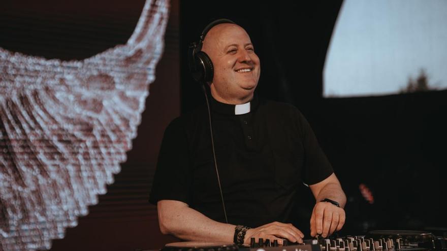 Padre Guilherme, el cura DJ de las JMJ: &quot;Me encantaría pinchar en discotecas de Ibiza&quot;