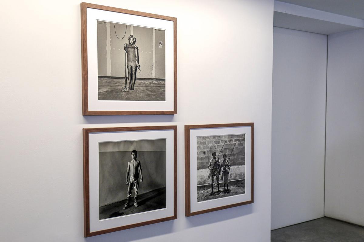 La galería 6a de Palma inaugura su primera exposición fotográfica. Se trata de 'La trinchera', con una selección de imágenes realizadas por Aitor Lara que se enmarca en Mallorca PhotoFest.