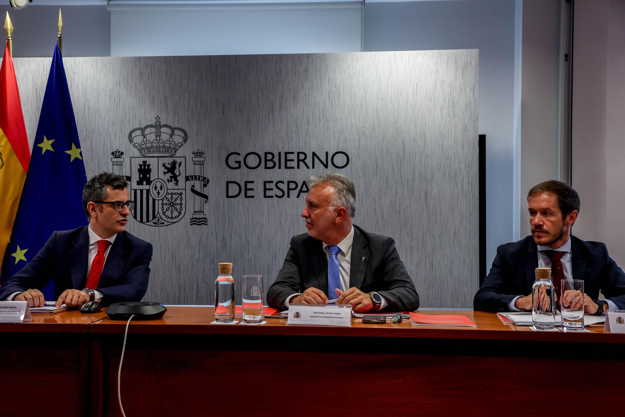 El presidente de Canarias, Ángel Víctor Torres, copreside de forma presencial, junto al ministro de la Presidencia, Félix Bolaños, la reunión de la Comisión Mixta para la reconstrucción, recuperación y apoyo a la isla de La Palma