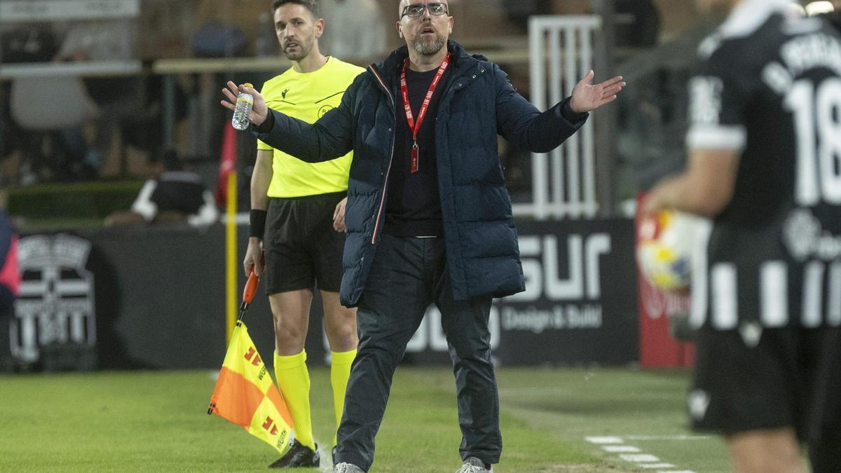 Javi Rey en la banda de Cartagonova
