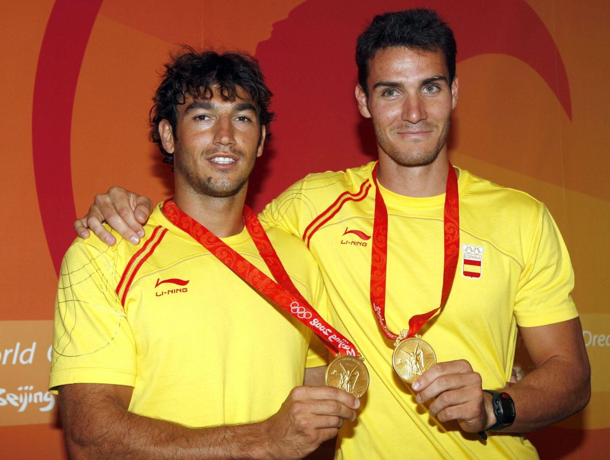 Saúl Craviotto, junto a Carlos Pérez, con su primera medalla olímpica, el oro en K2 500 en Pekín 2008.