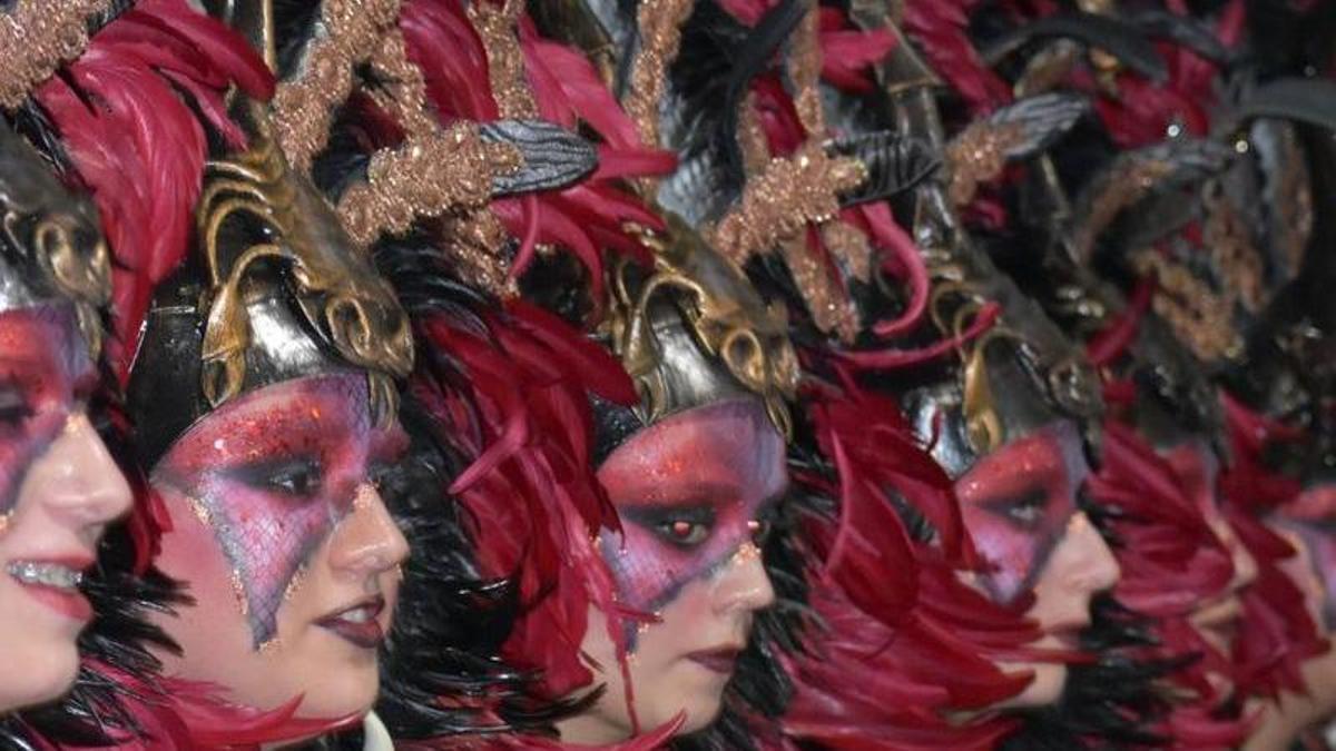 Las comparsas de Moros i Cristians asumen el protagonismo durante los últimos días de las fiestas.