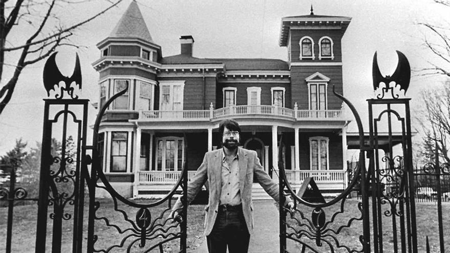 La cripta embrujada de Stephen King: una Carrie con cuernos, 'El resplandor' como tragedia de Shakespeare y otros secretos del mago del terror