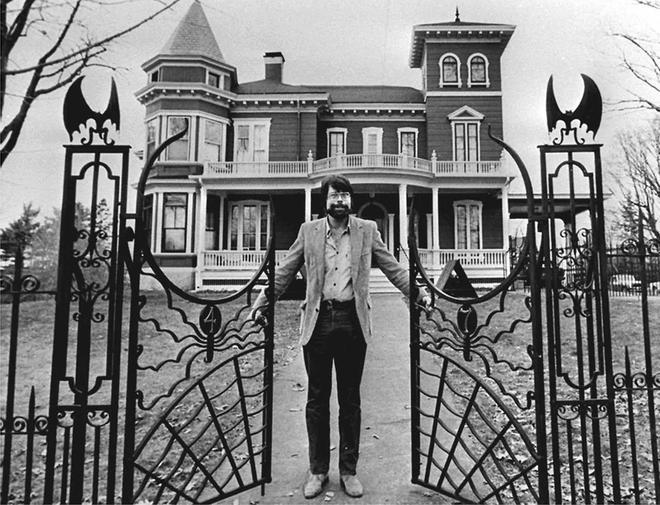 La cripta embrujada de Stephen King: una Carrie con cuernos, 'El resplandor' como tragedia de Shakespeare y otros secretos del mago del terror