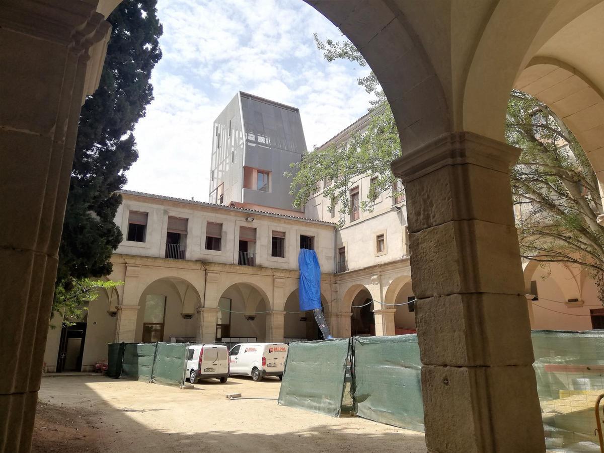 Vista de la construcció per albergar serveis del futur Museu del Barroc de Catalunya que va generar queixes del CEB