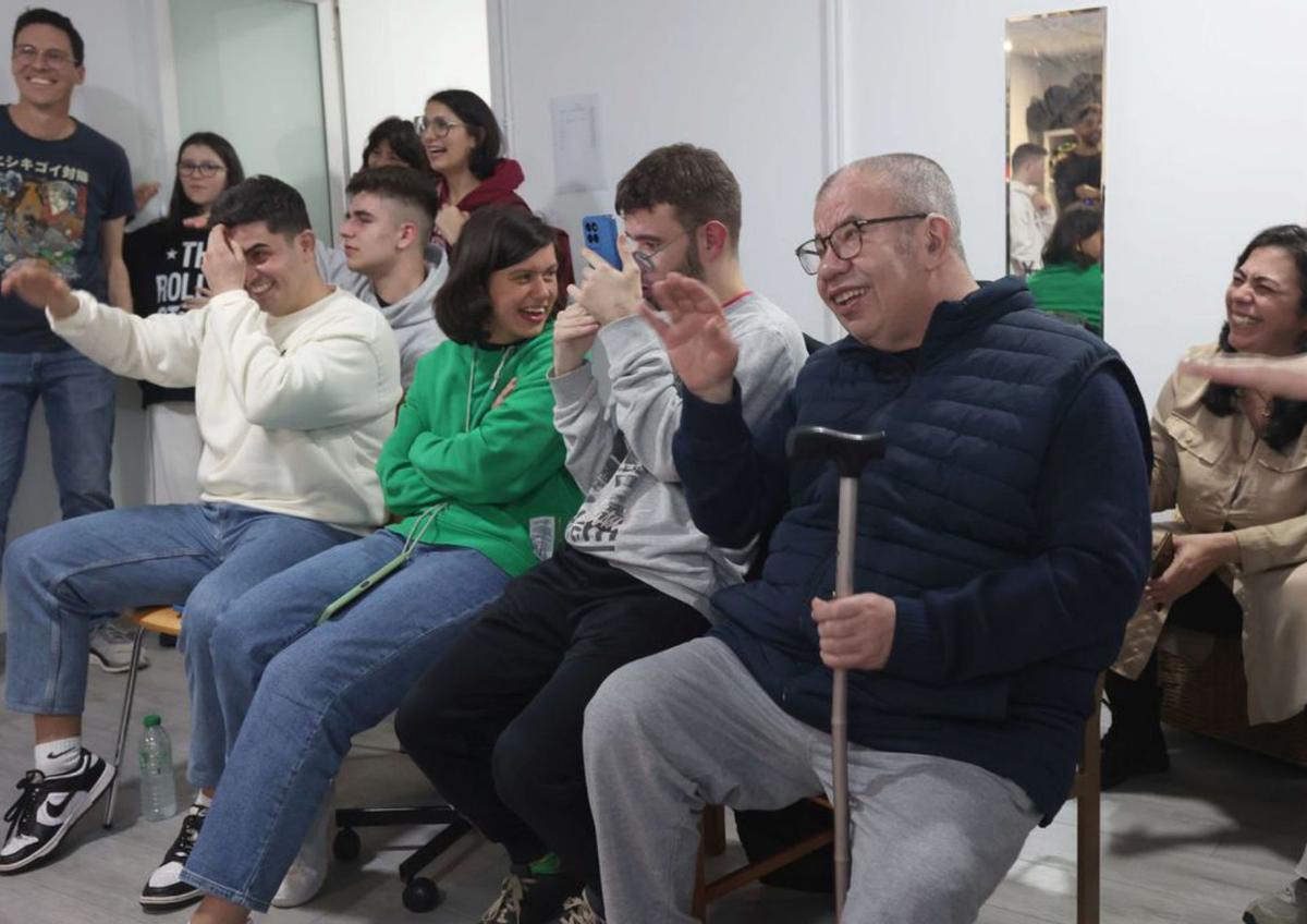 Julián, delante de Dani, Iria, Yago y Ricardo, de público. | Iago López