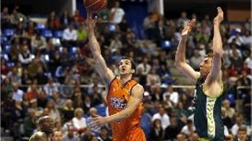 El Unicaja frena la racha del Valencia BC