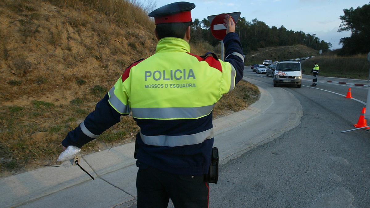 Control de los Mossos d'Esquadra en la carretera C-59, entre Palau-solità i Plegamans y Caldes de Montbui.