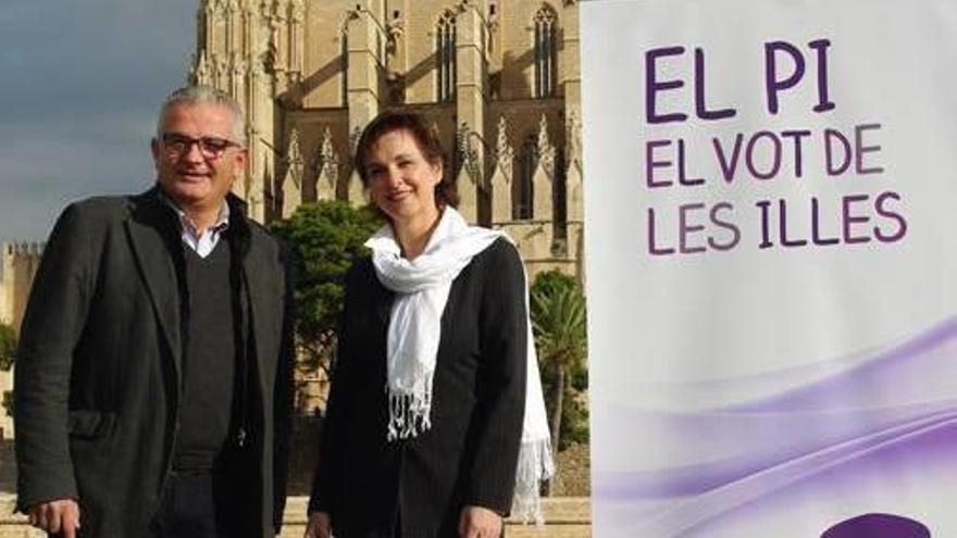 Jaume Font y Lucia Driessen en el Parc de la Mar.