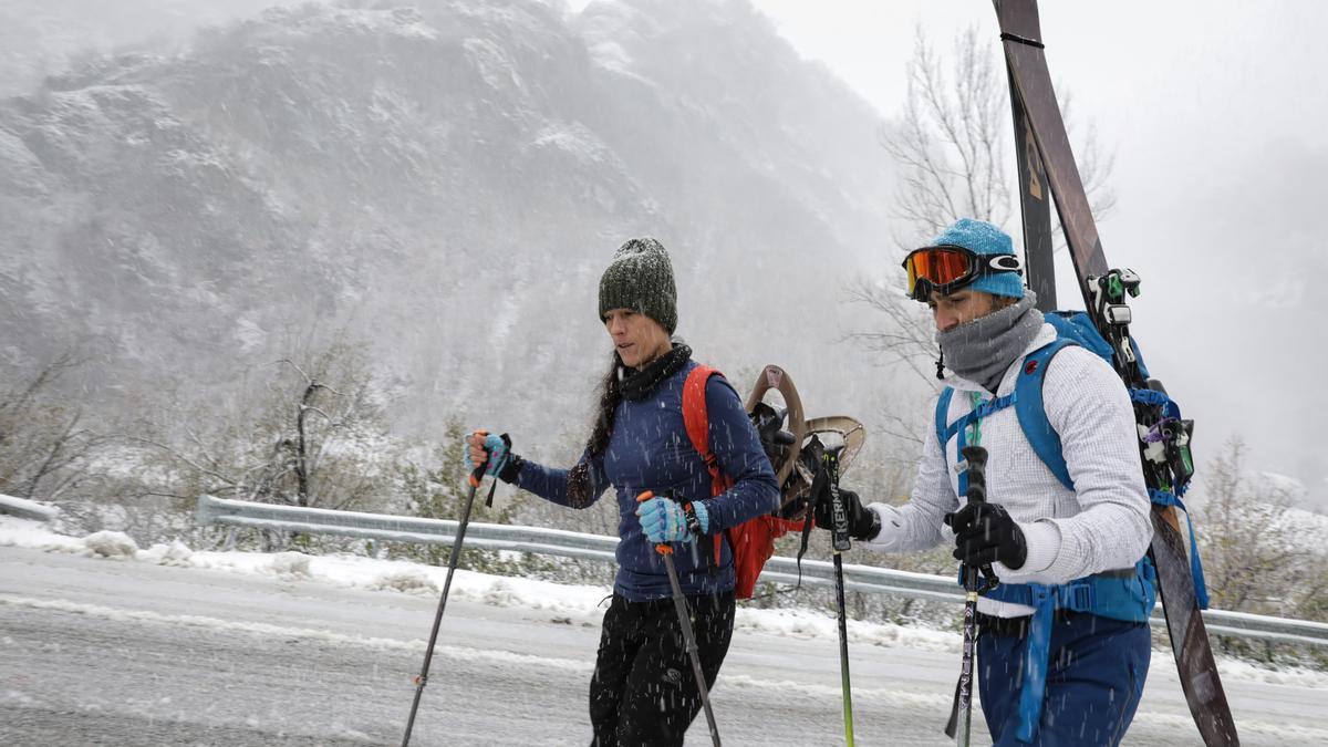 Temporal de nieve en el puerto de San Isisdro