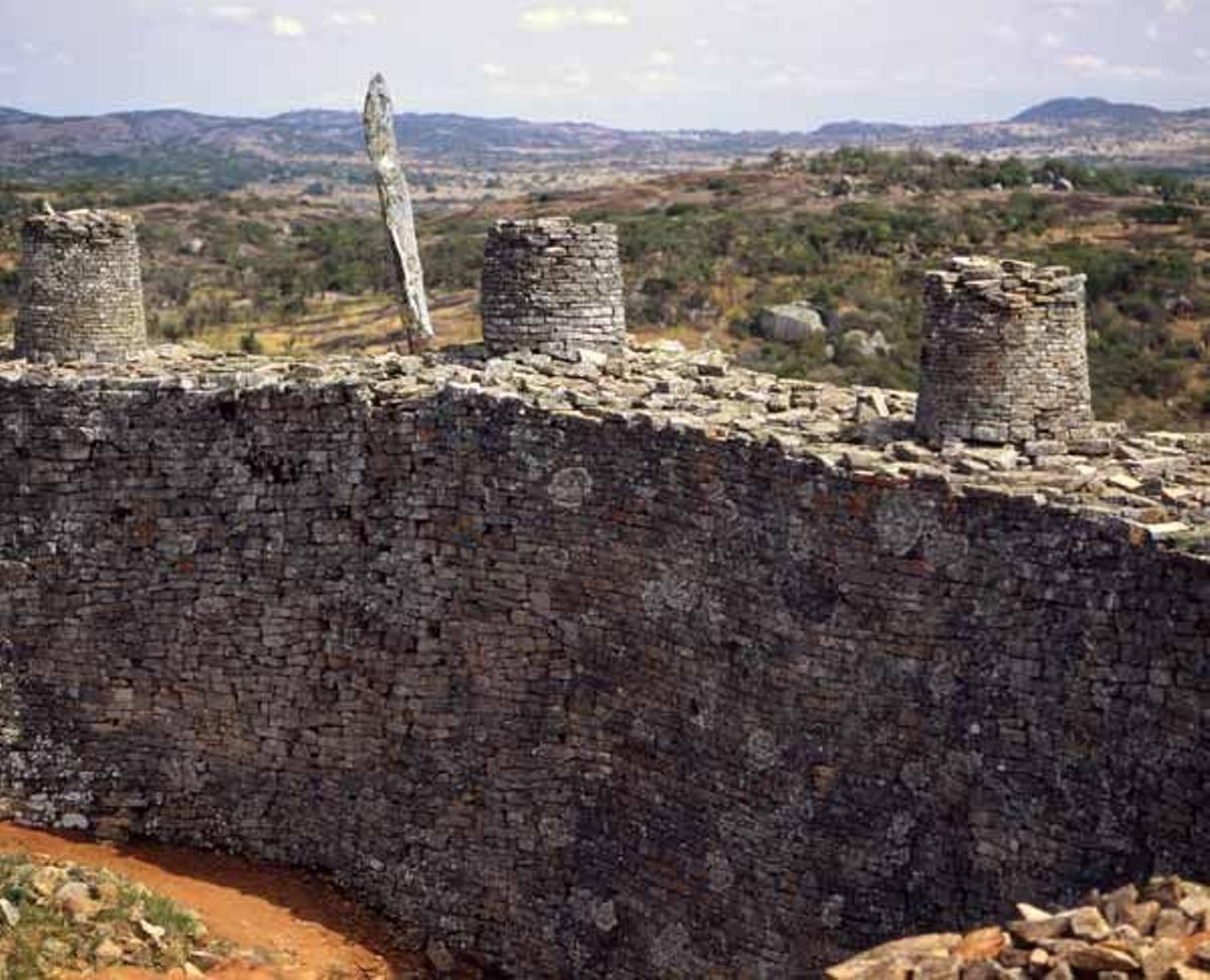 Vista de la planicie que rodea la muralla de Gran Zimbabwe.