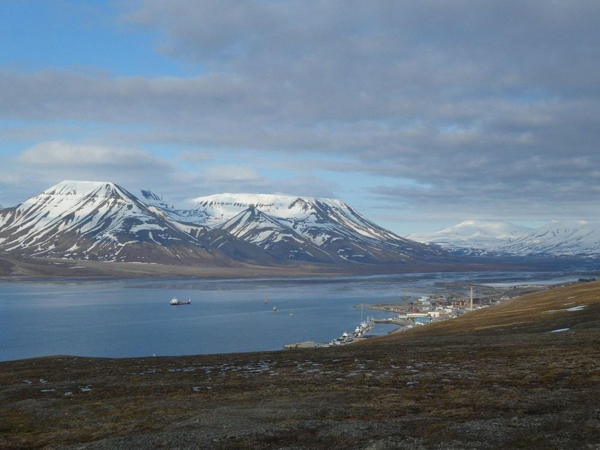 Vista general de Longyearbyen, el asentamiento humano más septentrional del planeta.