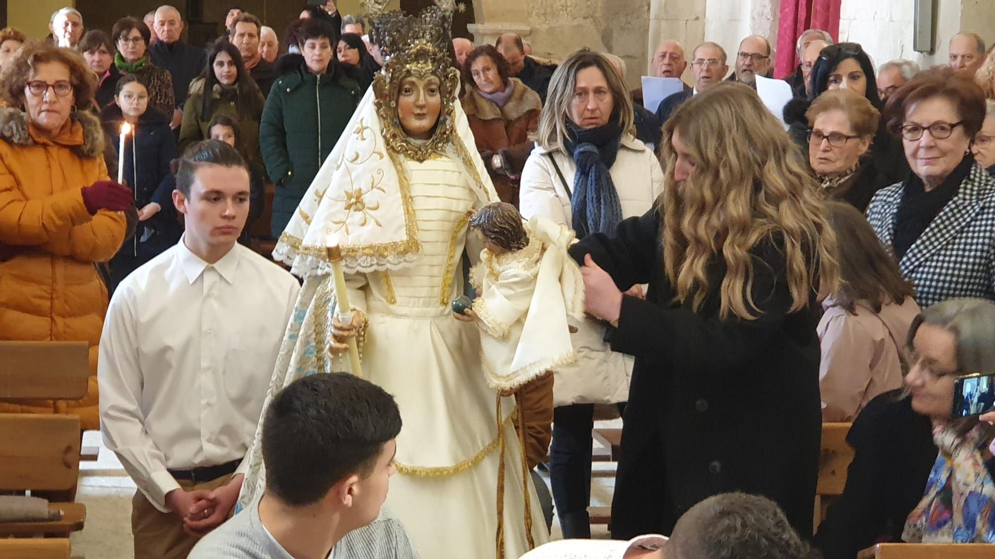 GALERÍA | Fiesta de las Candelas y coplas al gallo en Venialbo