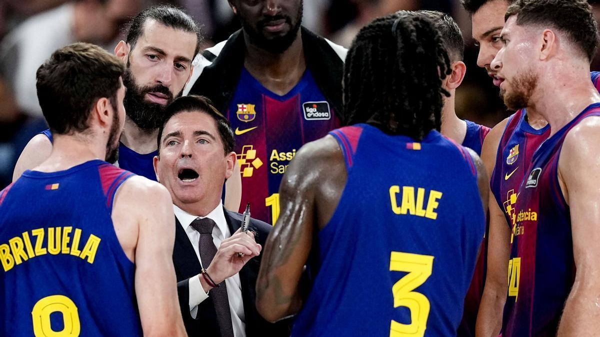 Xavi Pascual dando instrucciones a sus en un partido como entrenador del Barça.