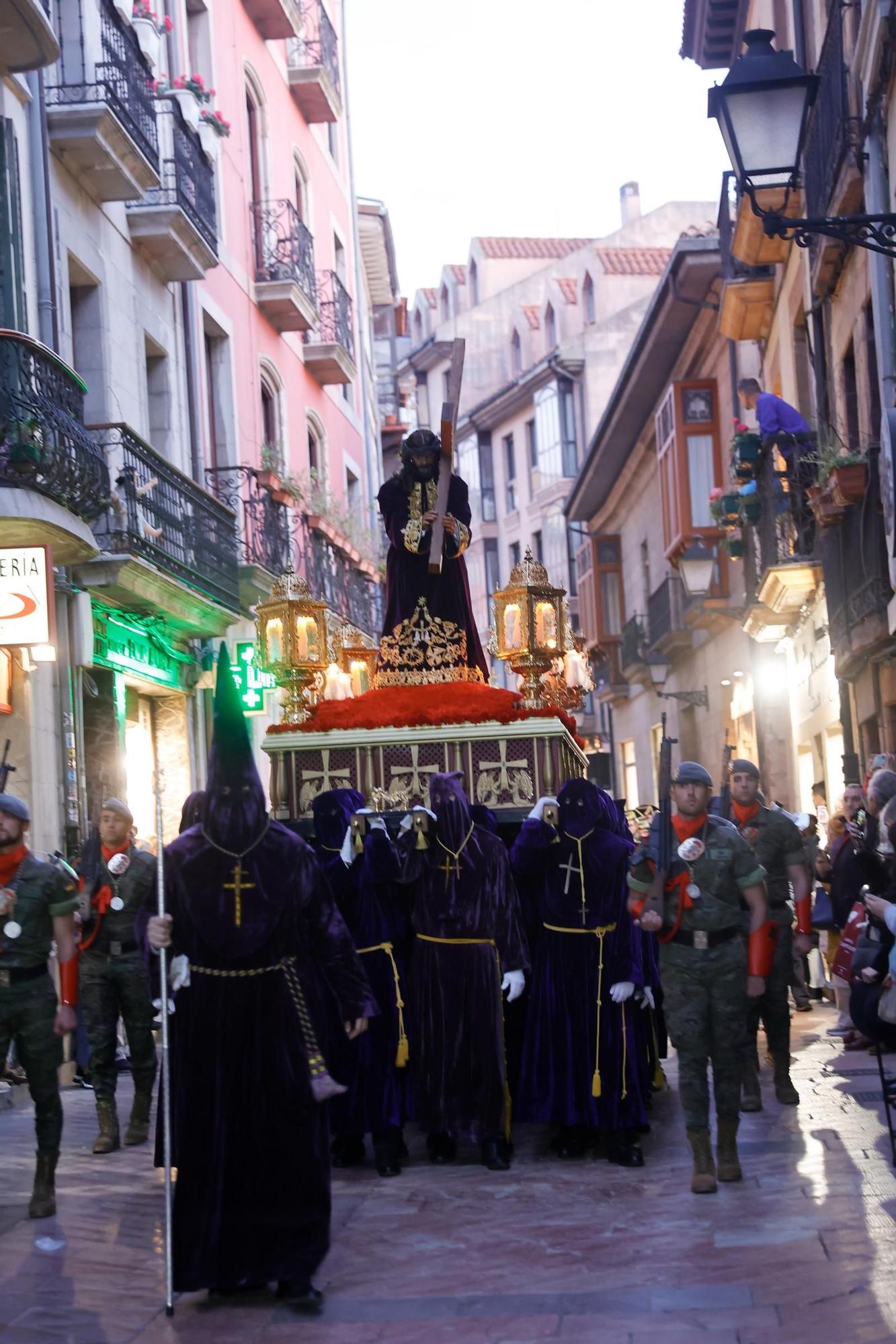 El Señor de Oviedo atrae multitudes: mira las fotos de la procesión del Nazareno