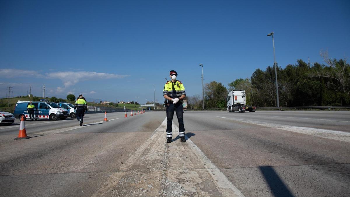 Agents els Mossos en un control.