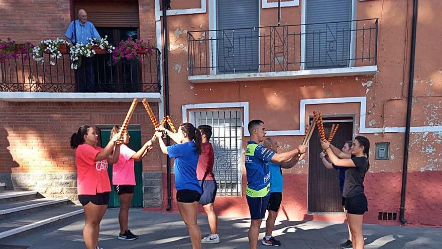 La Asociación Cultural Dance de Encinacorba organiza los actos.